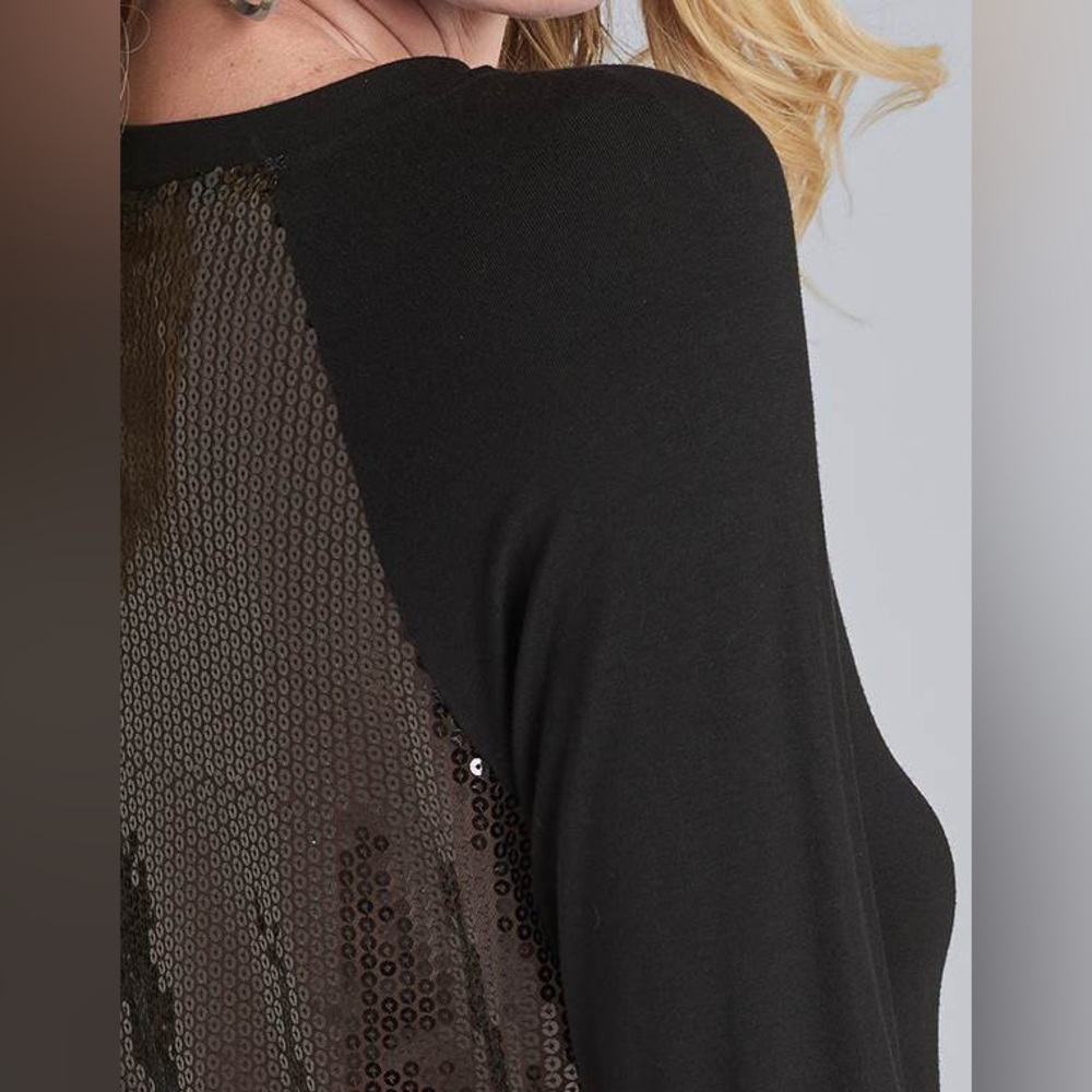 💓Firm Price💓 no offer will be sent out 🙏🙏Sequin Back Top black color size XS - Picture 4 of 7